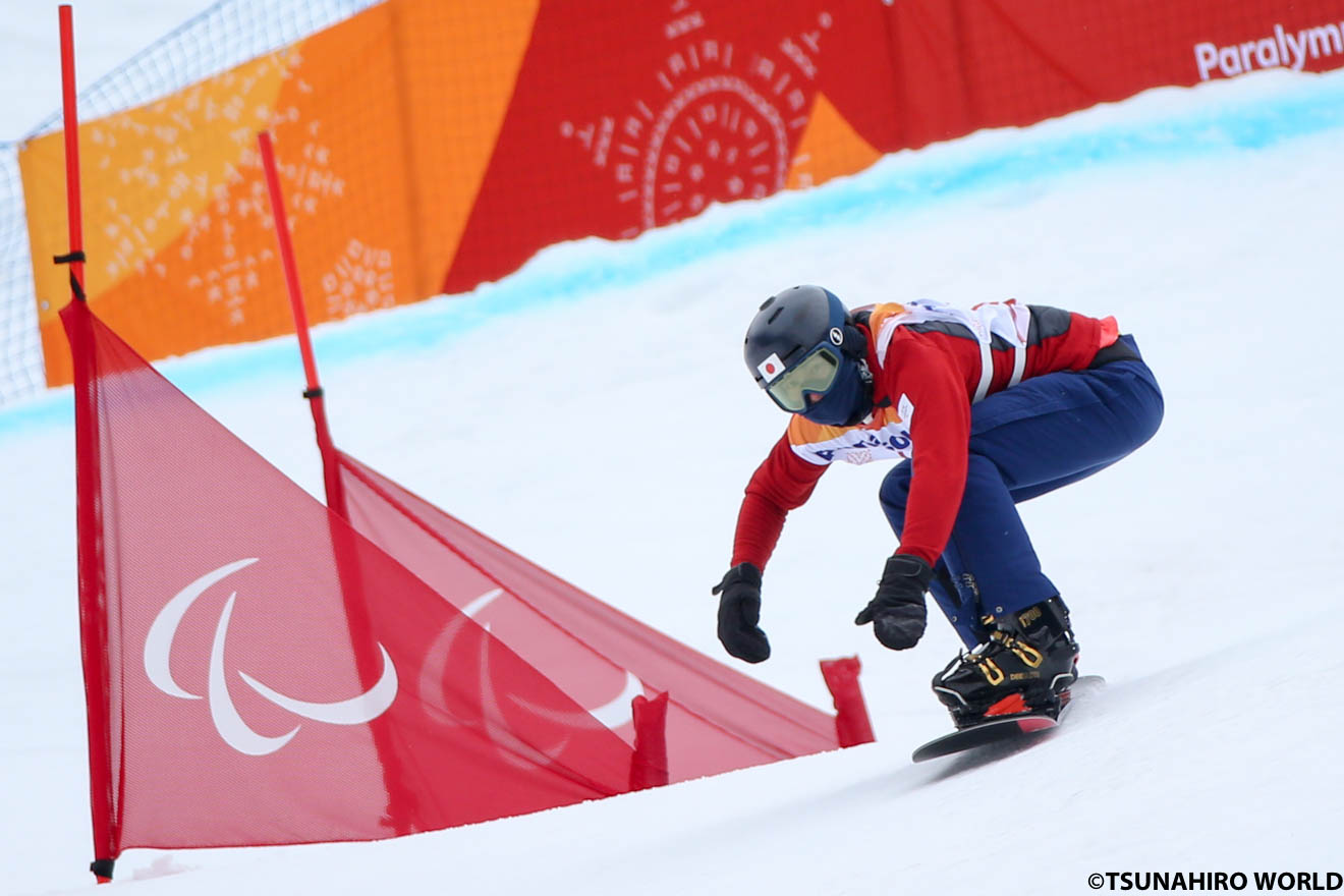 バンクドスラローム3本目で48秒68の最速タイムをマークした成田緑夢 | 世界最高峰の舞台で切った3人の「新たなスタート」|平昌パラ2018:パラスノーボード(総集編) | Glitters 障害者スポーツ専門ニュースメディア