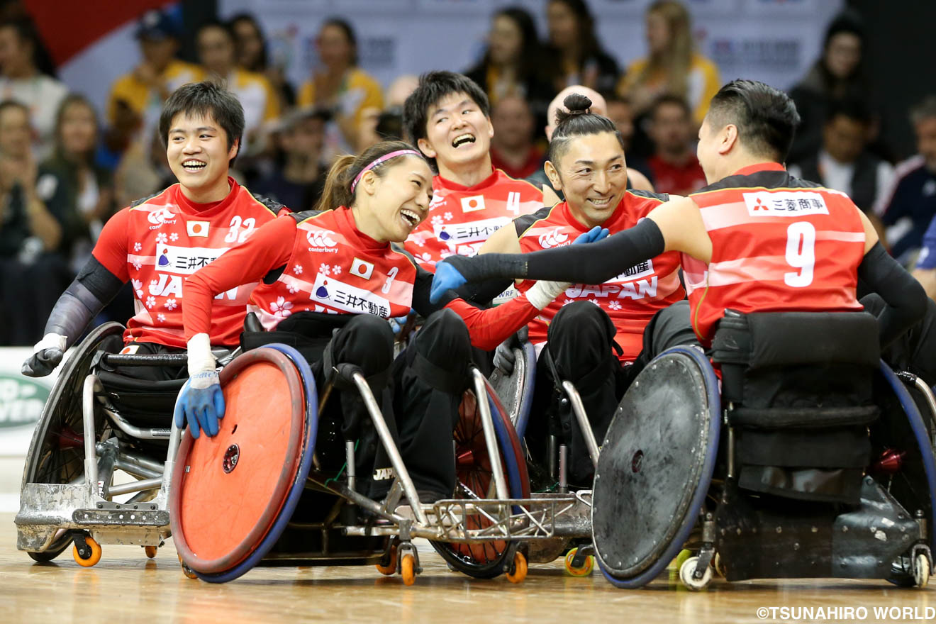 喜びを分かち合う日本チーム | 日本、歴史に一ページ刻む世界一｜GIO2018ウィルチェアーラグビー世界選手権(6日目) | Glitters 障害者スポーツ専門ニュースメディア