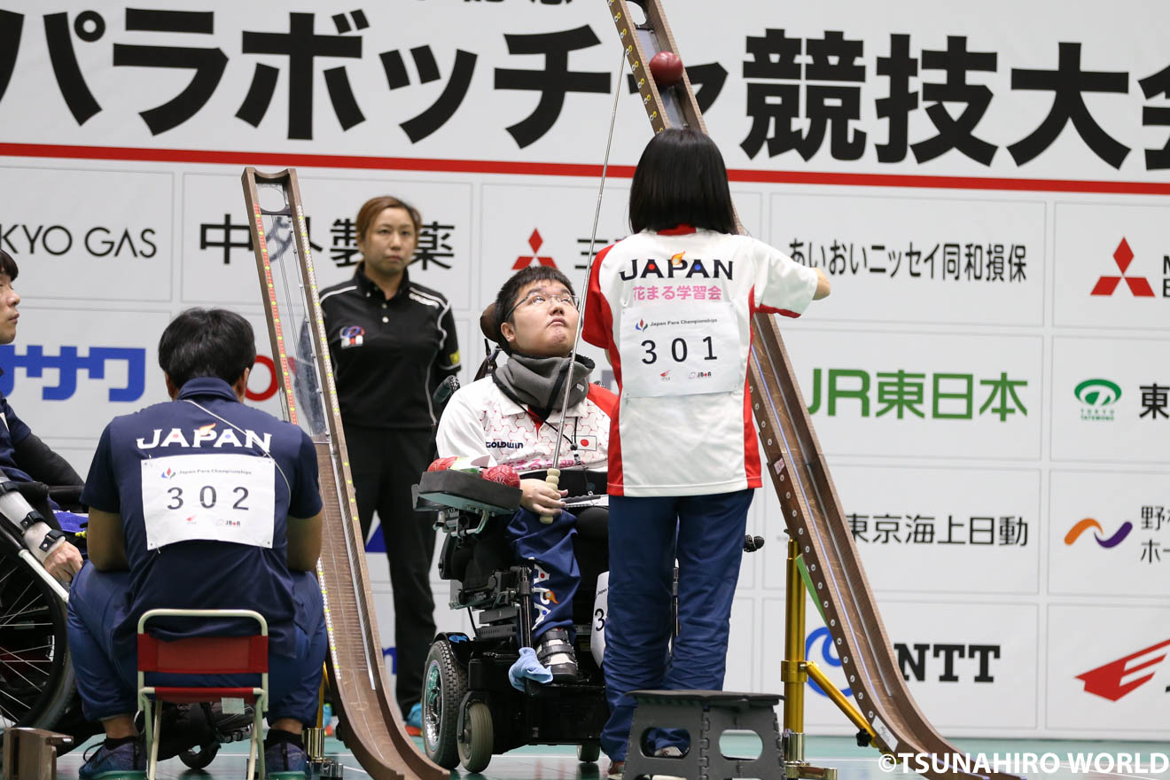 ランプ3つを組み合わせ、スピードのある投球をする河本圭亮 | ボッチャの醍醐味が炸裂|2019ジャパンパラボッチャ競技大会 | Glitters 障害者スポーツ専門ニュースメディア