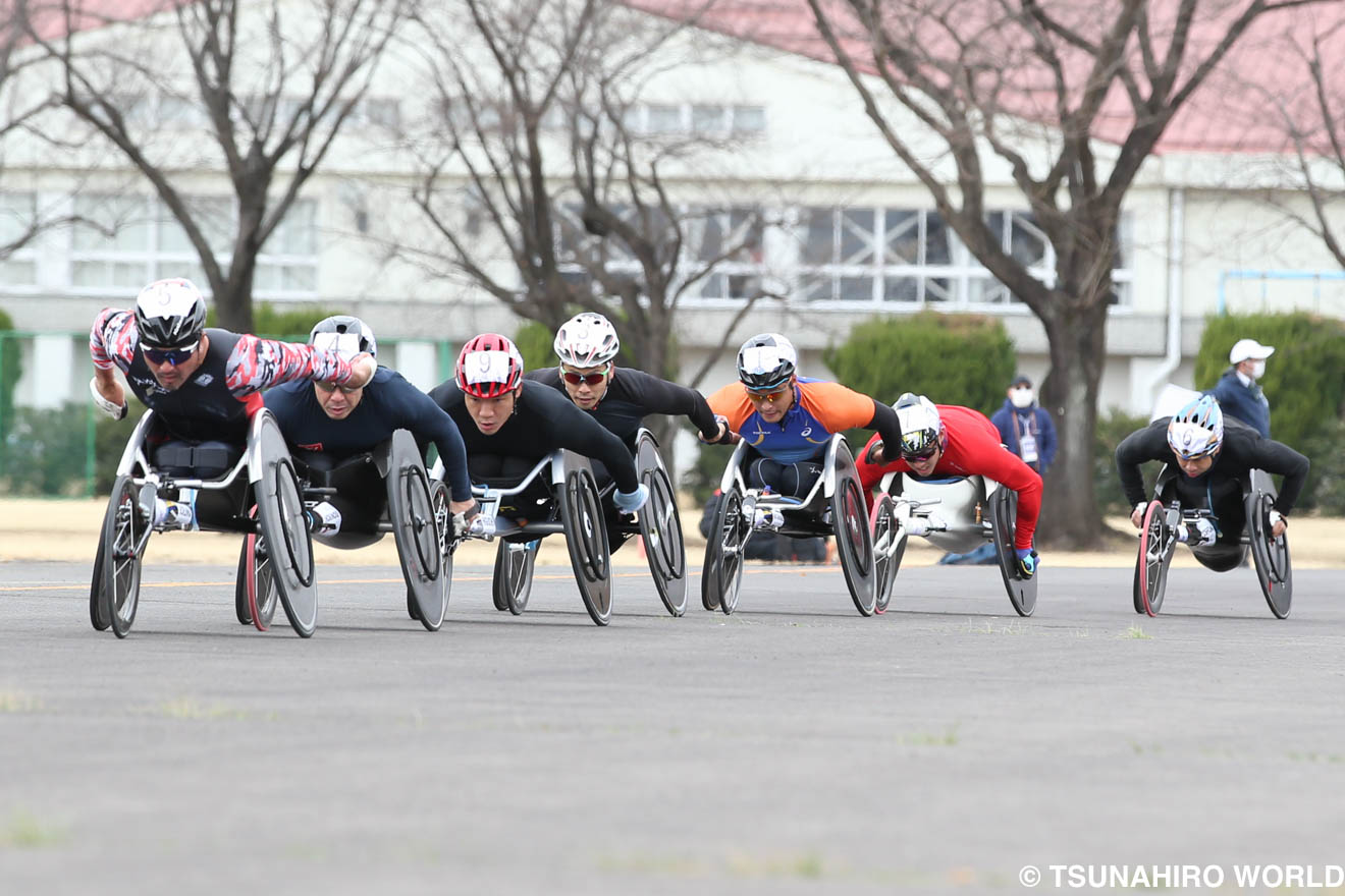 目標タイムに向けて序盤からハイペースでレースを展開する選手たち | 喜納が東京パラ内定有力　男子は洞ノ上優勝も厳しい結果に｜Challenge Tokyo Para 42.195km in 立川 | Glitters 障害者スポーツ専門ニュースメディア