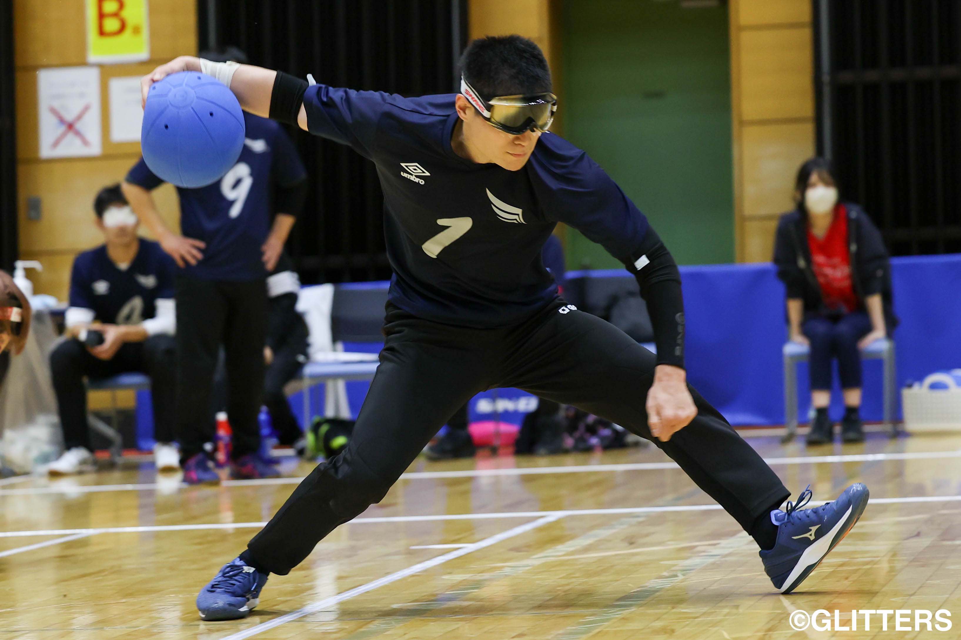 豪快なスローでチームを優勝に導いた伊藤雅敏(Spread Wings) | 萩原紀佳と伊藤雅敏の両日本代表が高い得点能力を発揮
女子は「チーム附属」が5度目の、男子は「Spread Wings」が新体制で初優勝
｜MONEY DOCTOR 2022日本ゴールボール選手権大会 | Glitters 障害者スポーツ専門ニュースメディア