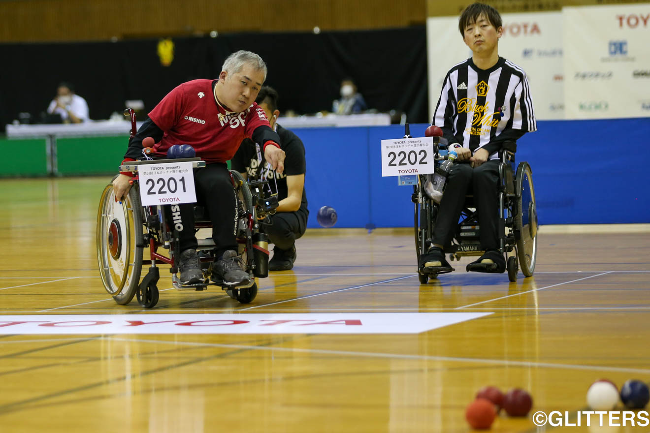 注目のライバル対決はロングで勝負した廣瀬（左）が制し、通算10度目の優勝を飾った | 注目の男子BC2は廣瀬隆喜が通算10度目の優勝｜TOYOTA presents第24回日本ボッチャ選手権大会 | Glitters 障害者スポーツ専門ニュースメディア