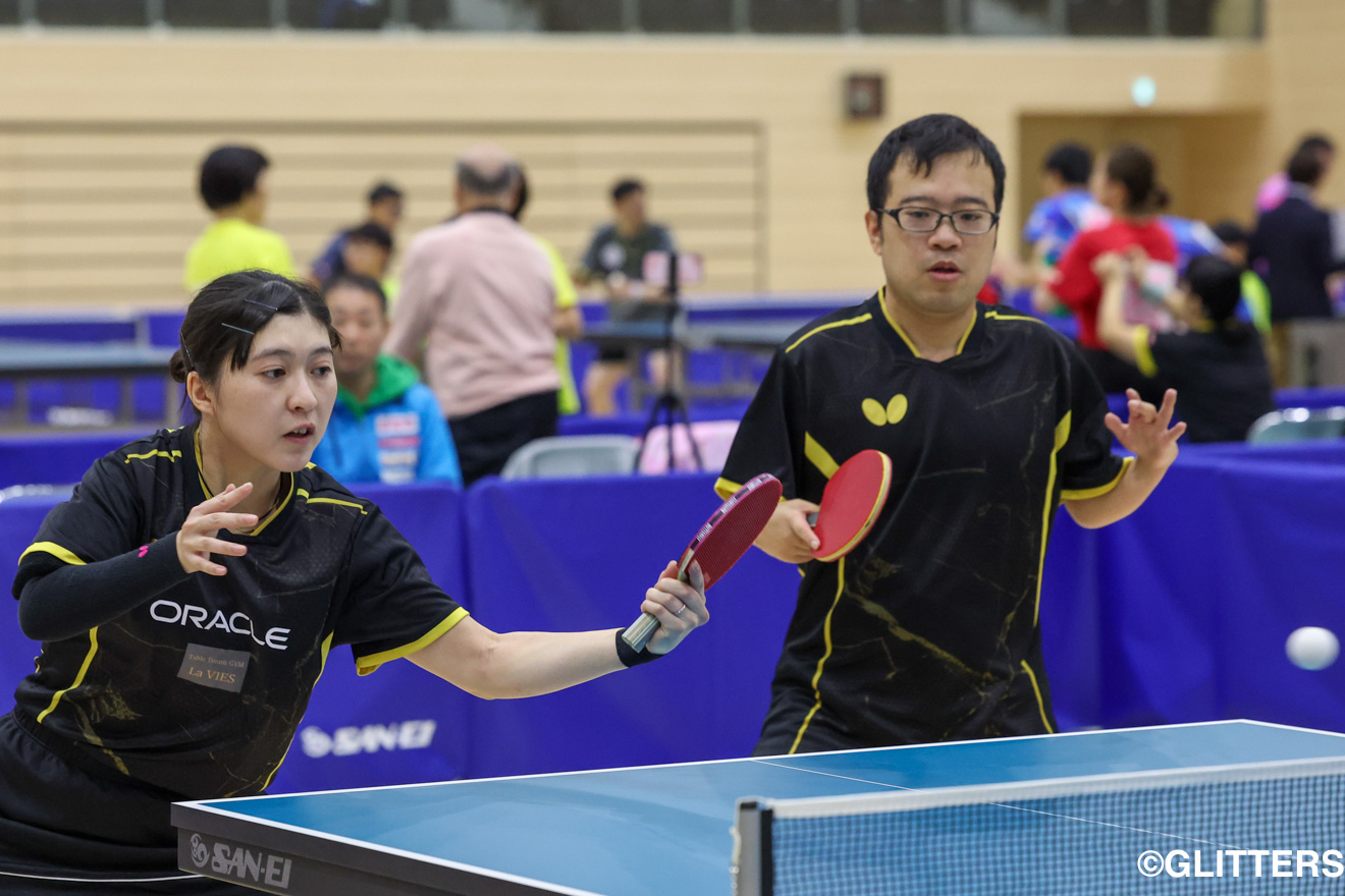 世界トッププレーヤーの八木(右)と中村(左)がダブルスでもパリのメダルを目指す | コンビネーションの真価が問われたダブルスも白熱!|第15回全日本パラ卓球選手権大会(肢体の部) | Glitters 障害者スポーツ専門ニュースメディア