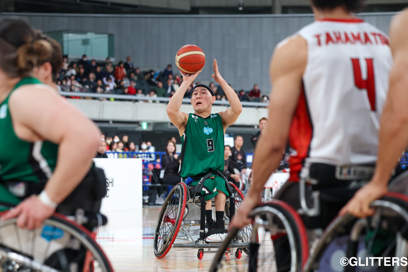 決勝の舞台で戦う姿勢を貫いた赤石竜我はチーム最多の14点をマークした | 神奈川VANGUARDSが大接戦を制し大会2連覇を果たす｜天皇杯 第49回日本車いすバスケットボール選手権大会 | Glitters 障害者スポーツ専門ニュースメディア