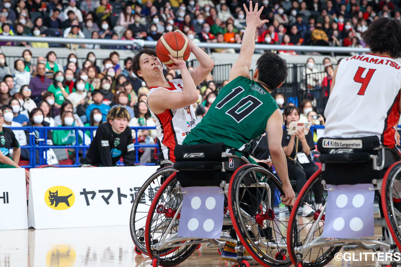 優勝の立役者のひとり、丸山弘毅が大会MVPを獲得した | 神奈川VANGUARDSが大接戦を制し大会2連覇を果たす｜天皇杯 第49回日本車いすバスケットボール選手権大会 | Glitters 障害者スポーツ専門ニュースメディア