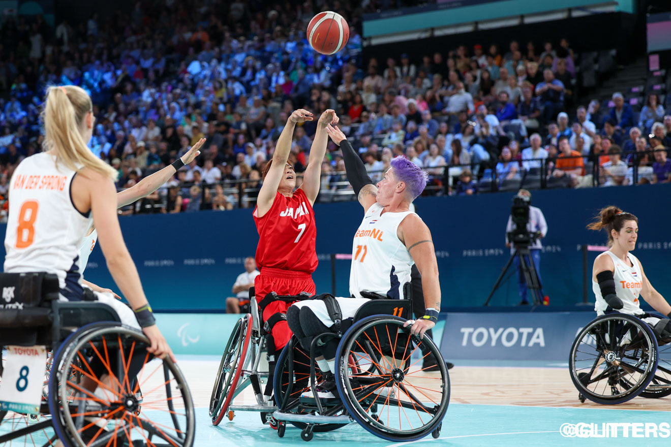 オランダの高さあるディフェンスにも果敢に攻める土田真由美 | 女子日本代表は黒星スタート 次戦につなげたい課題と手応え|パリ2024パラリンピック競技大会 8/30【車いすバスケットボール】 | Glitters 障害者スポーツ専門ニュースメディア