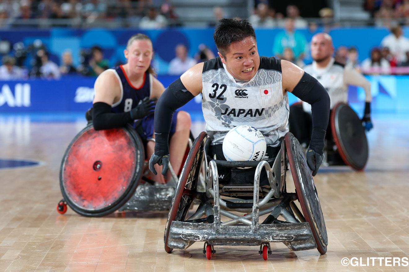 チーム最年少22歳の橋本の気迫溢れるプレーが日本を金メダルへ導く | 最強日本、史上初のパラリンピック金メダル獲得!|パリ2024パラリンピック競技大会 9/2【車いすラグビー】 | Glitters 障害者スポーツ専門ニュースメディア