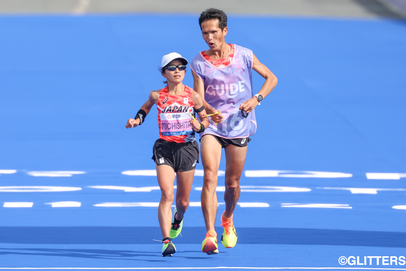 道下美里、今季ベストの3時間4分23秒で力走し、銅メダルを堂々と獲得 | マラソンで鈴木朋樹と道下美里が笑顔の銅メダル獲得!|パリ2024パラリンピック競技大会 9/8【マラソン】 | Glitters 障害者スポーツ専門ニュースメディア