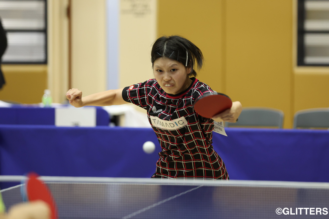 女子シングルスのクラス8で圧倒的な強さを見せた友野有理 | 世界ランク2位の八木克勝は大逆転で涙の優勝|第16回全日本パラ卓球選手権大会(肢体の部) | Glitters 障害者スポーツ専門ニュースメディア