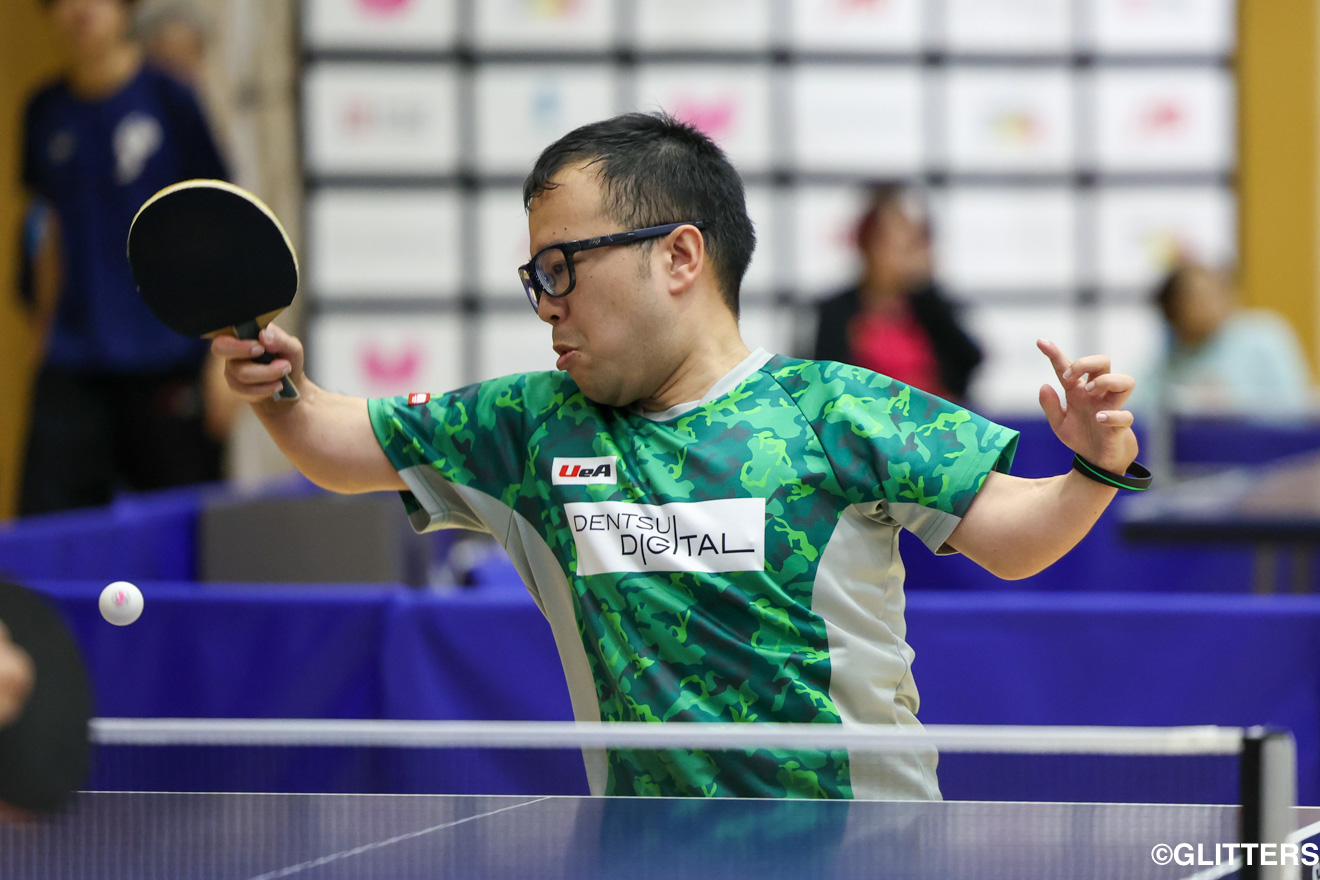 巧みな回転技で試合を支配する八木克勝 | 世界の舞台を目指す国内トップ選手たちが熱戦！｜第17回全日本パラ卓球選手権大会（肢体の部） | Glitters 障害者スポーツ専門ニュースメディア