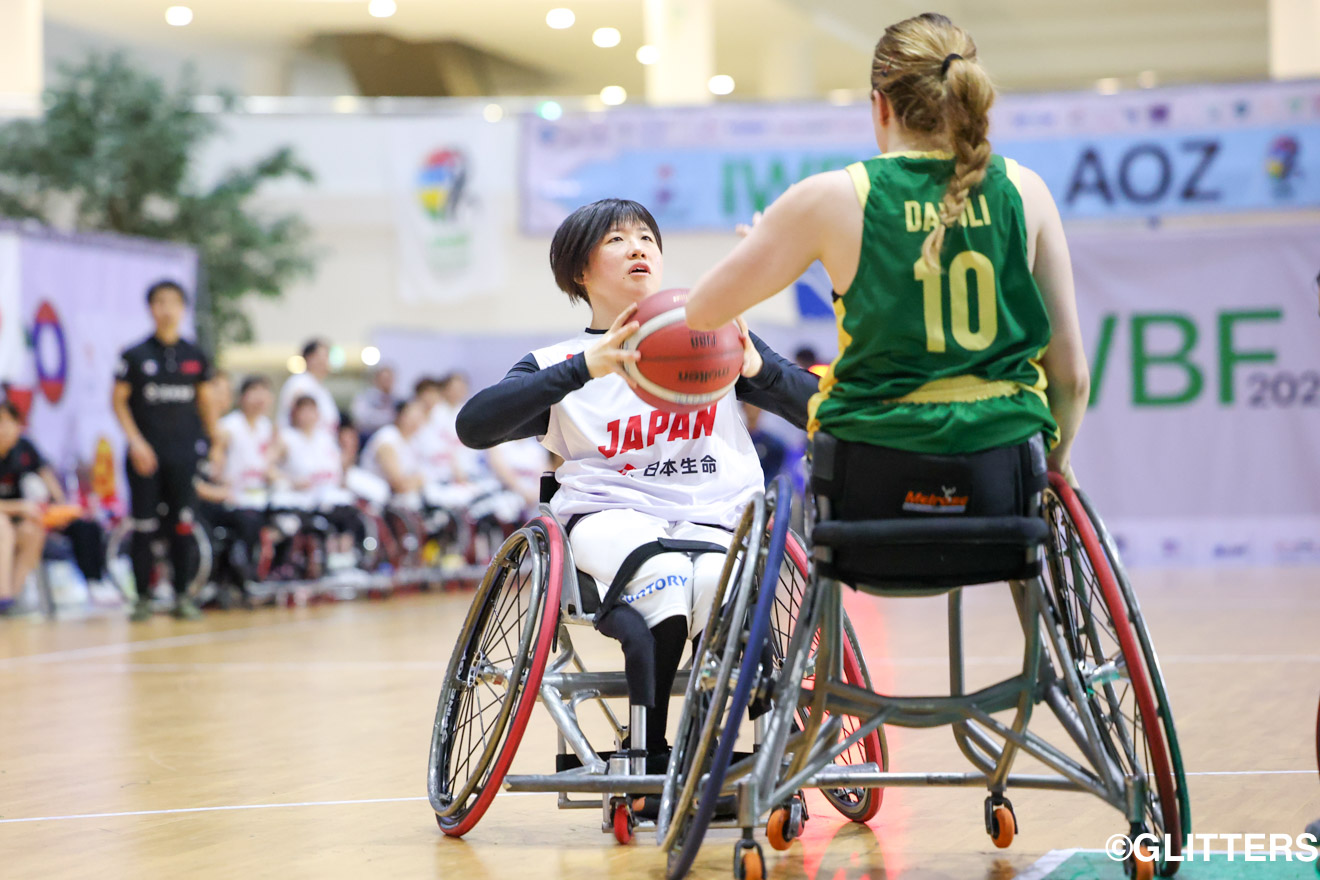 落ち着きと確率の高さで前半を支えた萩野真世 | 車いすバスケ女子日本代表、2大会連続で世界選手権出場が決定！勝利の裏にあった予選リーグからの伏線｜2025 IWBFアジアオセアニアチャンピオンシップス | Glitters 障害者スポーツ専門ニュースメディア