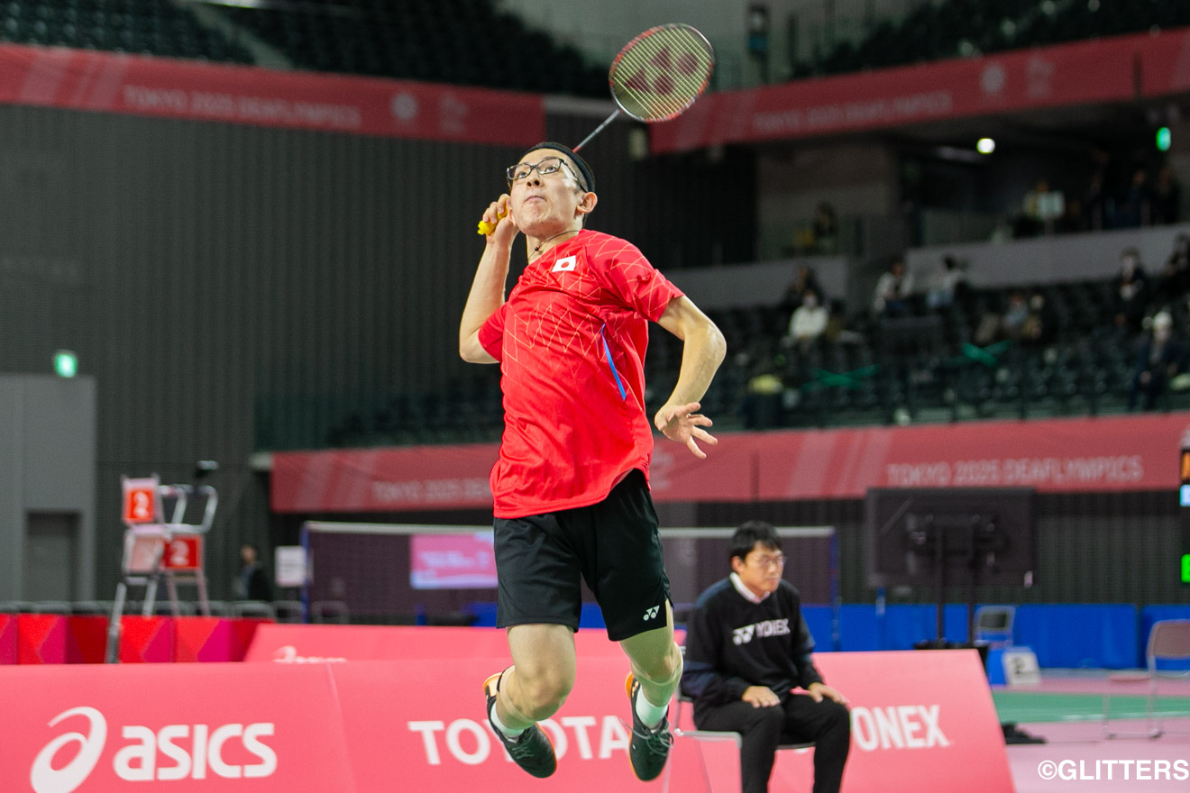 最年少、18歳で初出場も堂々のプレーで観客を魅了した森本悠生 | バドミントン・女子ダブルスの矢ケ部姉妹が悲願の金メダル!男子ダブルスの森本・永石ペアは銀!|東京2025デフリンピック | Glitters 障害者スポーツ専門ニュースメディア