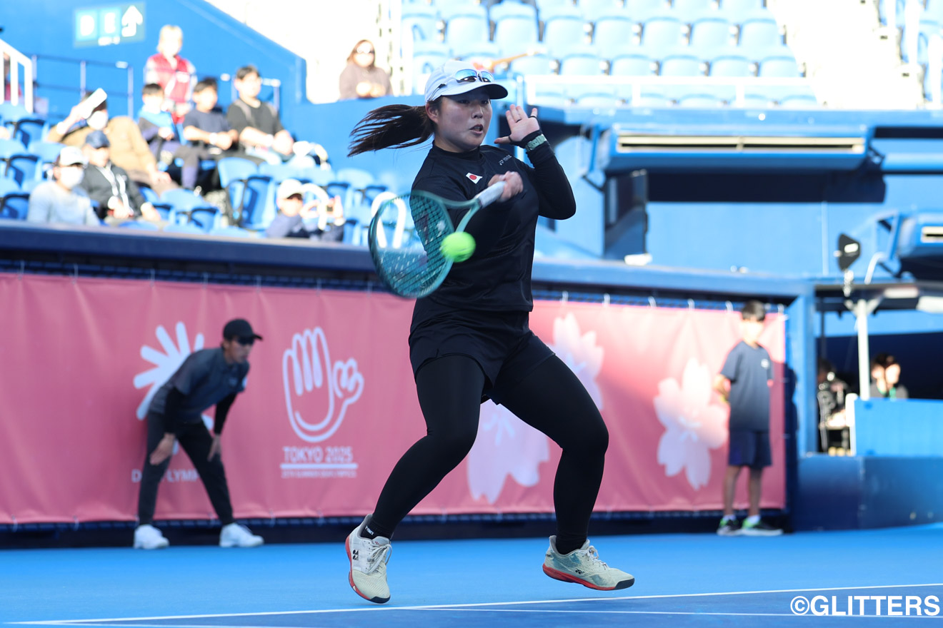 最後まで攻めの姿勢を貫いた宮川百合亜。力強いプレーで会場を沸かせた | テニス女子ダブルスは菰方・鈴木組が「金」|東京2025デフリンピック | Glitters 障害者スポーツ専門ニュースメディア