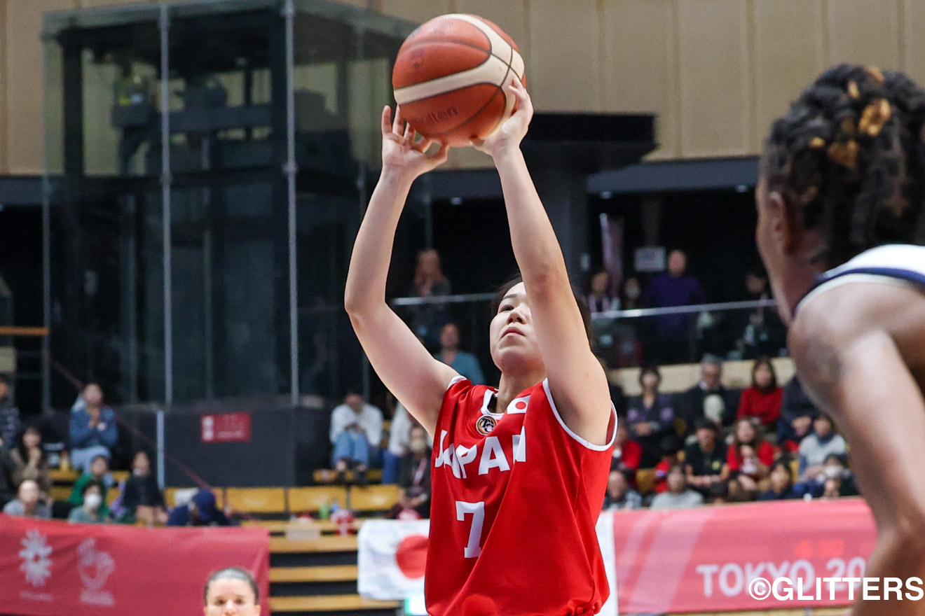 緊張が極限に達する中、勝利を手繰り寄せる2本のフリースローに挑んだ羽田まりな | バスケットボール女子、アメリカとの死闘を制して悲願の金メダル！｜東京2025デフリンピック | Glitters 障害者スポーツ専門ニュースメディア