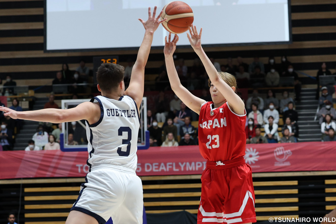 渾身のスリーでチームを後押しする小鷹実春 | バスケットボール女子、アメリカとの死闘を制して悲願の金メダル！｜東京2025デフリンピック | Glitters 障害者スポーツ専門ニュースメディア