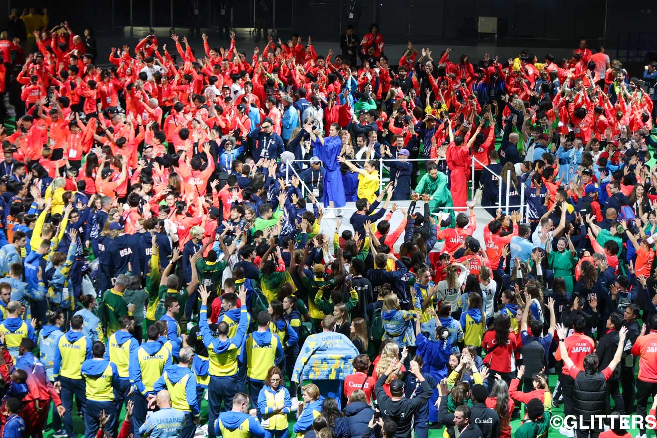 戦いを終えて最後の“祭り”を楽しむデフアスリートたち | 28万人が観戦し熱狂！日本選手団は史上最多の51個のメダルを獲得！共生社会実現の第一歩に｜東京2025デフリンピック | Glitters 障害者スポーツ専門ニュースメディア
