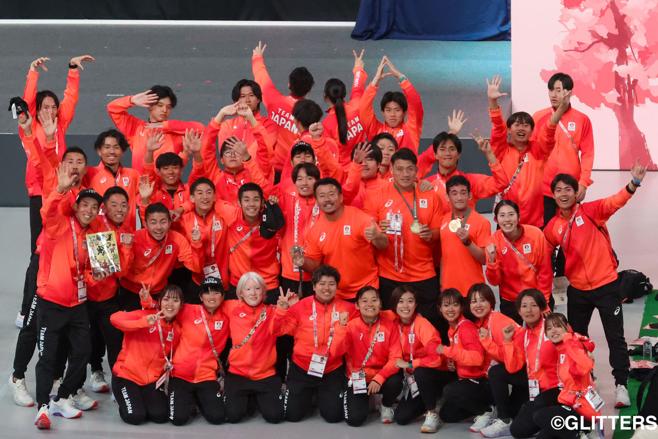 史上最多のメダルを獲得した日本選手団。会場を訪れた観客に感動を与えた | 28万人が観戦し熱狂！日本選手団は史上最多の51個のメダルを獲得！共生社会実現の第一歩に｜東京2025デフリンピック | Glitters 障害者スポーツ専門ニュースメディア