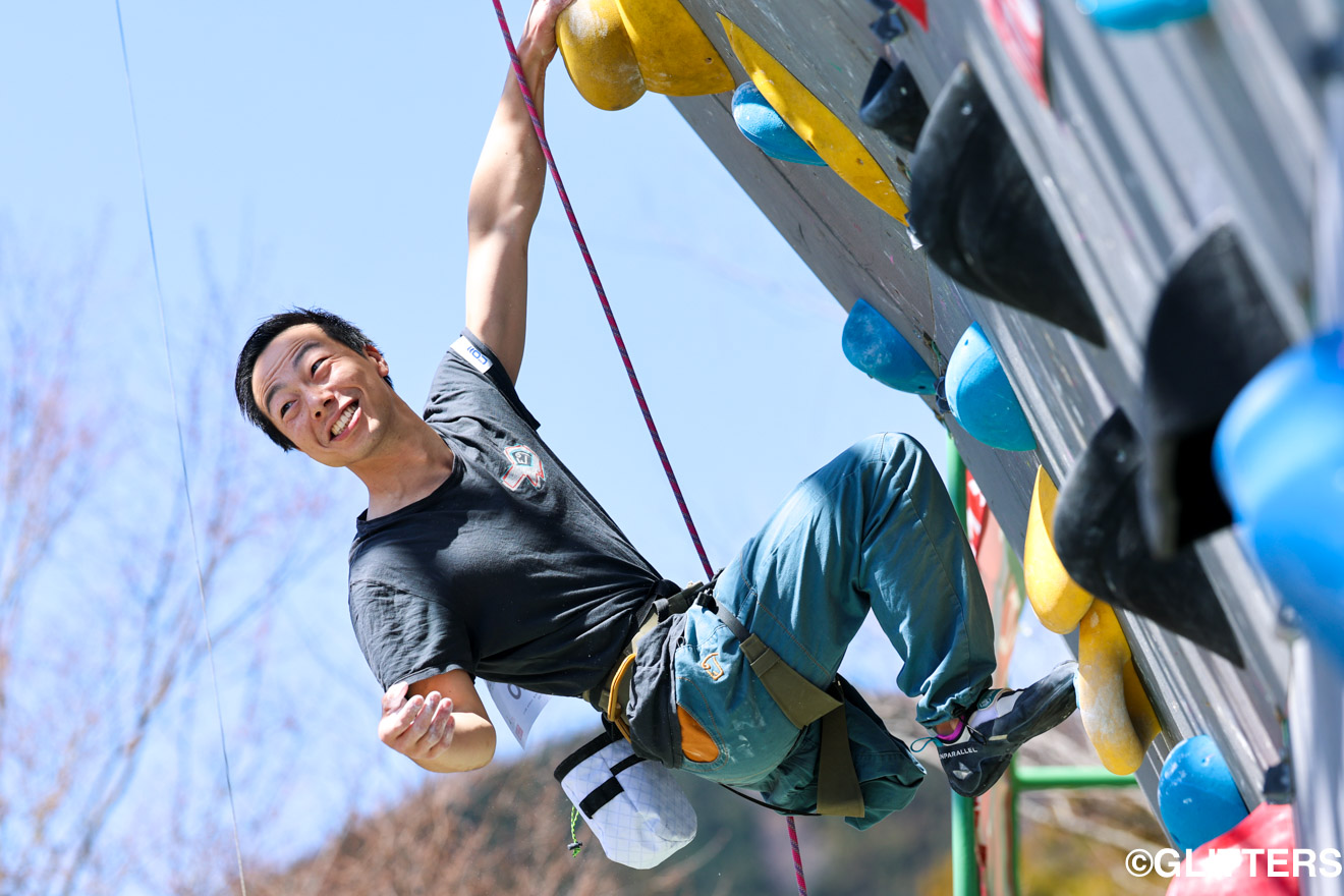 壁と向き合う純粋な喜びを胸に、圧倒的な強さで頂点に立ったAL2の結城周平 | 世界大会王者の會田が男子B1クラスで躍動|2025年度パラクライミングジャパンシリーズ第2戦 日本選手権大会 秦野大会 | Glitters 障害者スポーツ専門ニュースメディア
